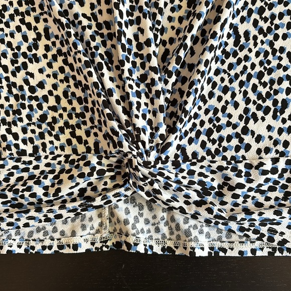 ADRIANNA PAPELL twist top light weight easy wash and wear for formal or casual L - Picture 5 of 9